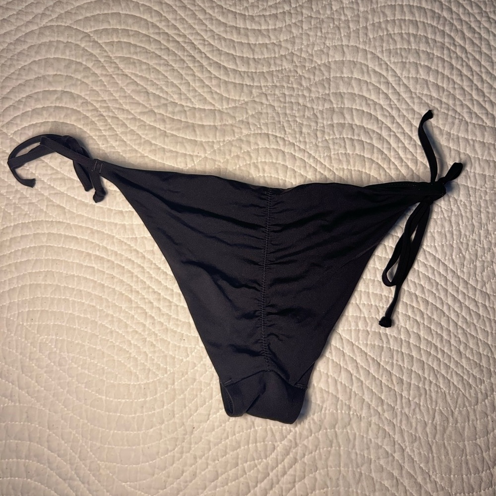 H&M • Ruched String Bikini Bottom - Picture 3 of 4